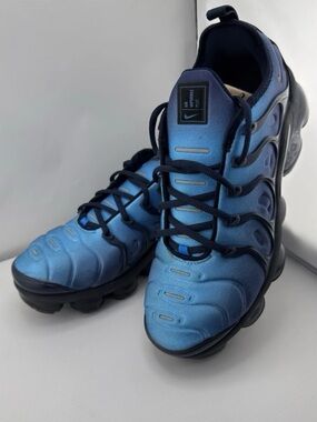 Nike Men’s Blue Gradient VaporMax Plus Sneakers